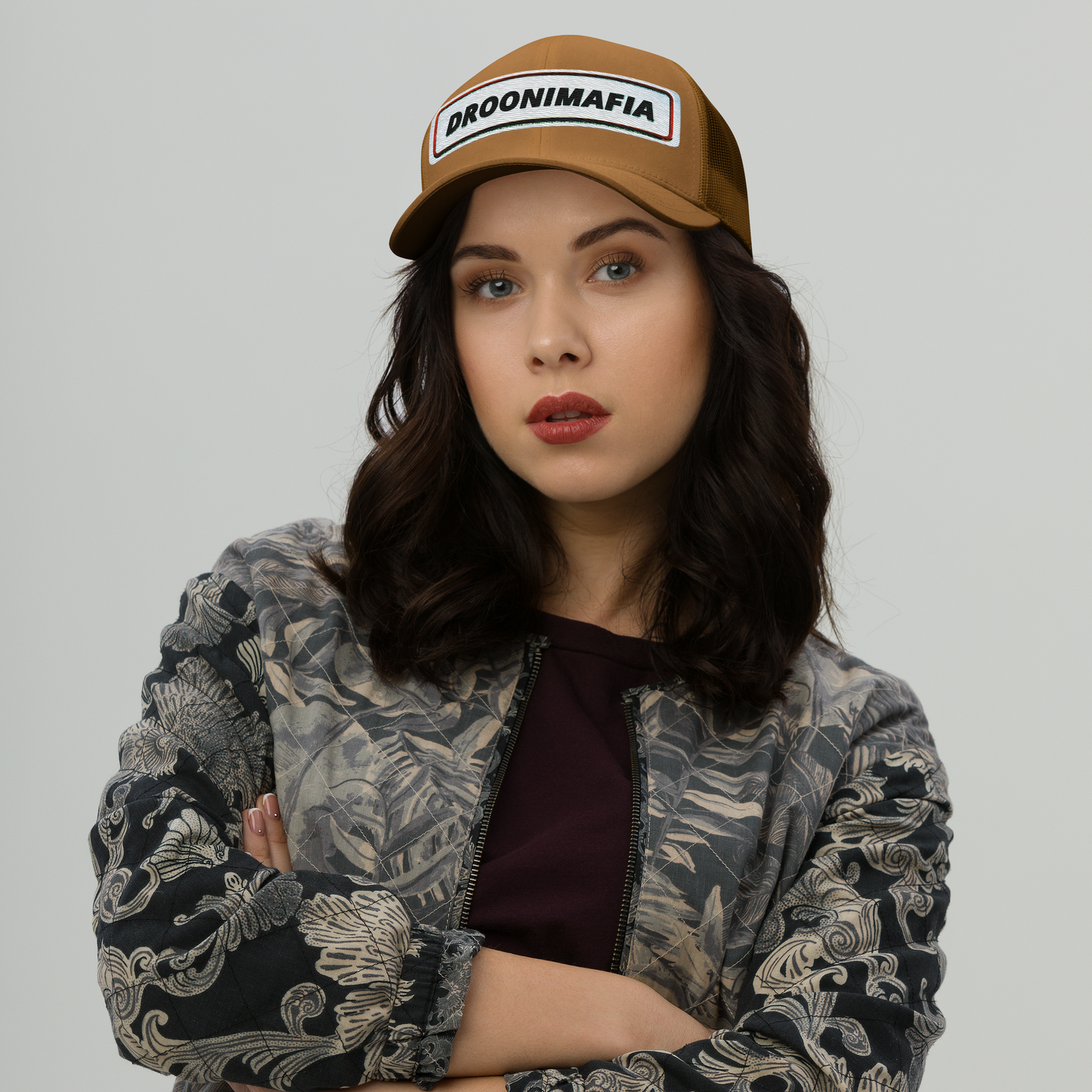Droonimafia I Retro trucker-snapback lippis –  brodeerattu