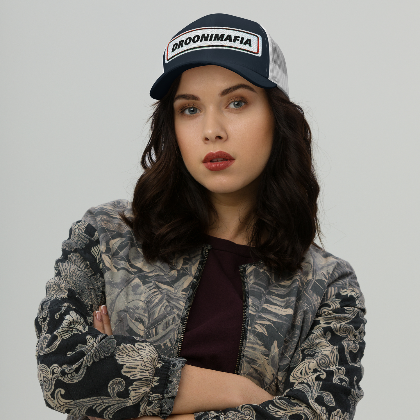 Droonimafia I Retro trucker-snapback lippis –  brodeerattu
