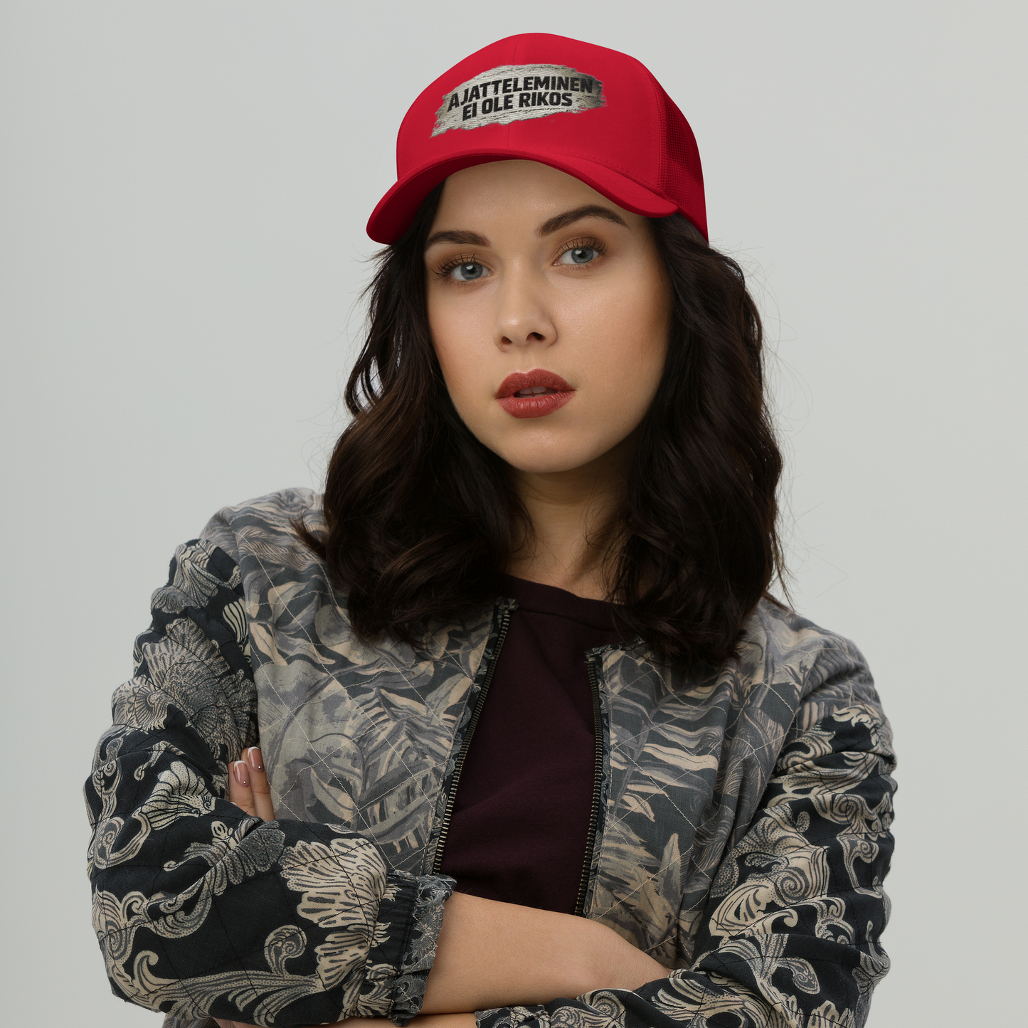 Ajatteleminen ei ole rikos - Snapback Retro Trucker lippis - V1